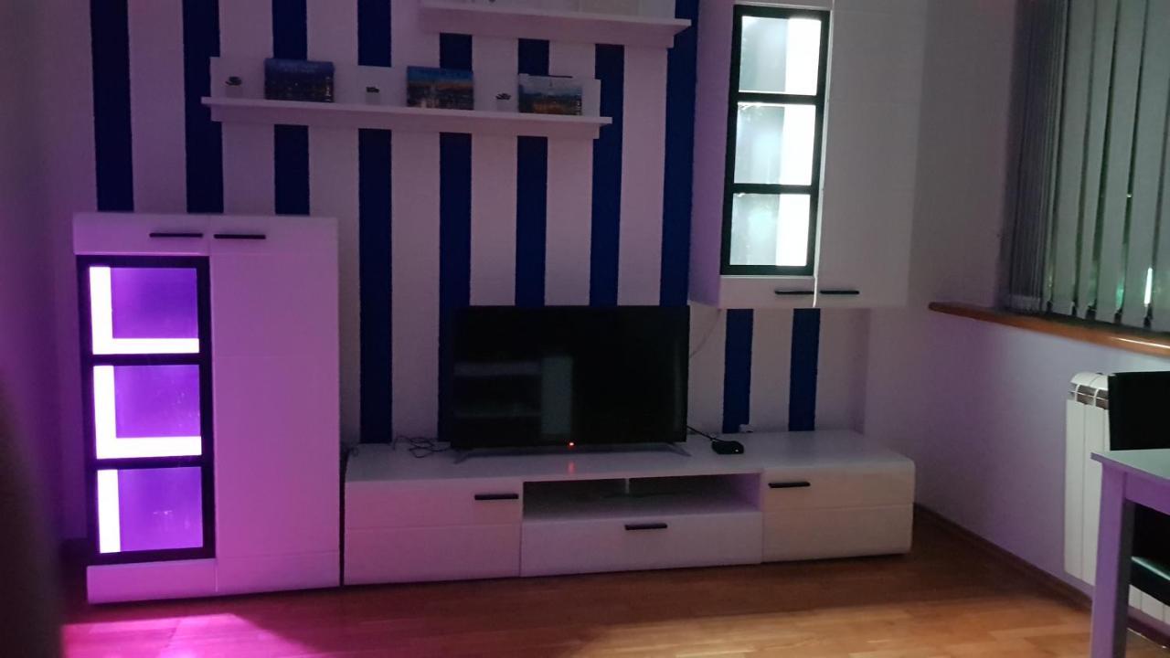 Central Apartment With 24-7 Building Security Нови-Сад Экстерьер фото